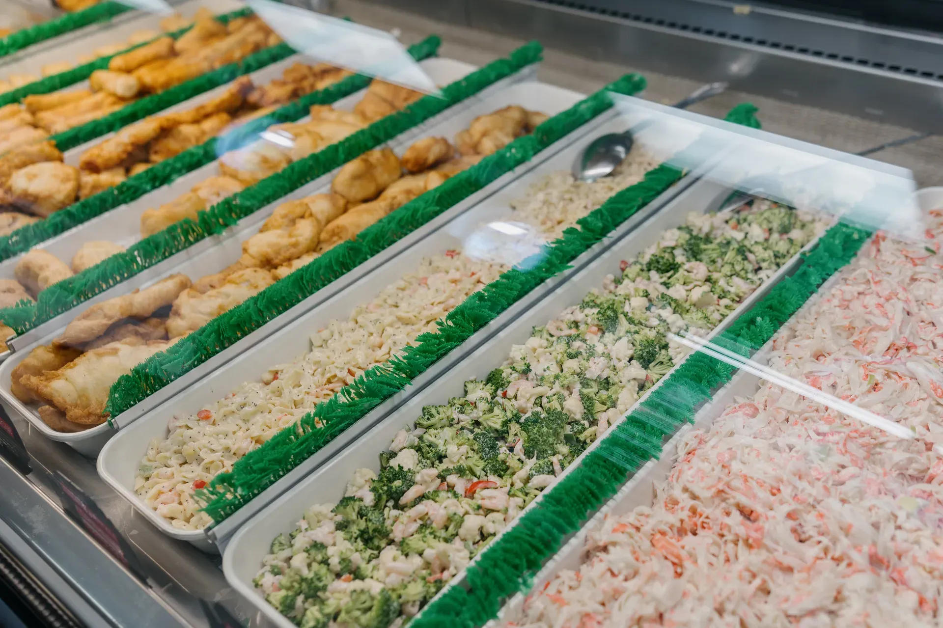 Comptoir de salades fraîches et fruits de mer, Service traiteur